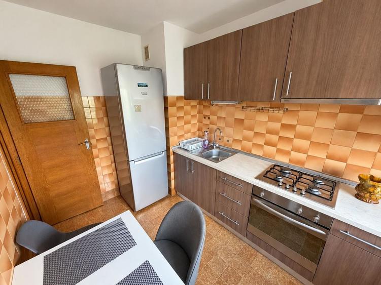 Apartament cu 2 camere decomandat, mobilat în Ultracentral