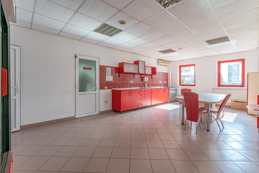 Spațiu industrial, de 870 mp, în Noua