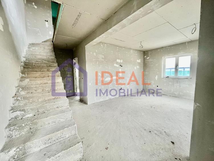 Duplex cu 4 camere cu Canalizare în Mohu