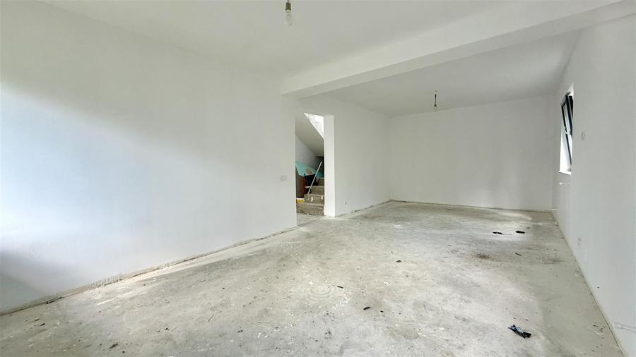 Casă cu 4 camere cu Teren 450 Mp în Aroneanu