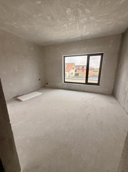 Duplex cu 4 camere cu Canalizare în Dumbrăvița