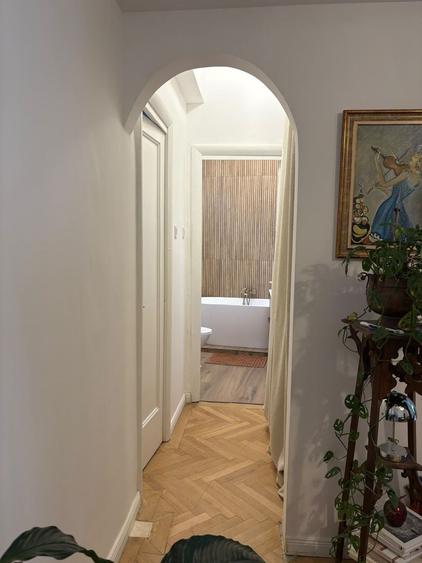 Apartament cu 4 camere decomandat în Calea Victoriei