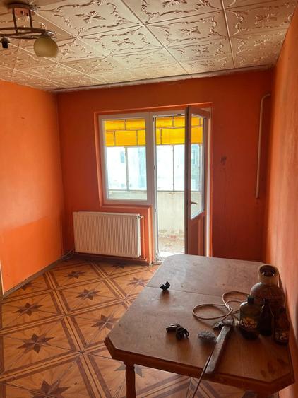 Apartament cu 2 camere semidecomandat în Bocșa