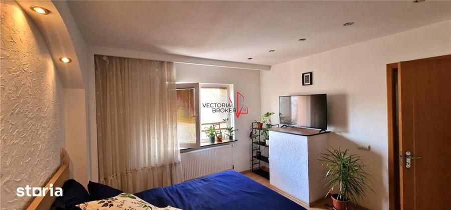 Apartament cu 3 camere decomandat, mobilat în Tei