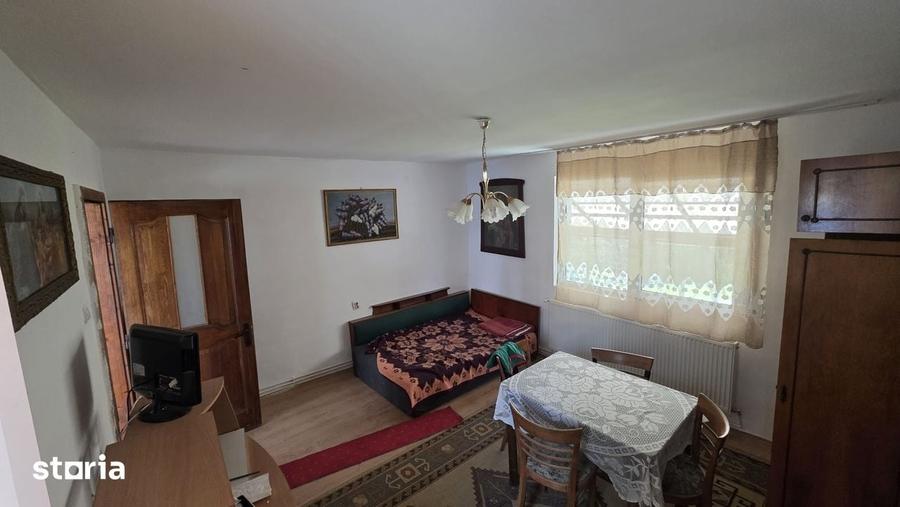 Casă cu 5 camere cu Teren 920 Mp în Central