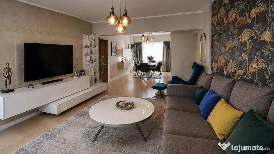 Apartament cu 4 camere decomandat în Ultracentral