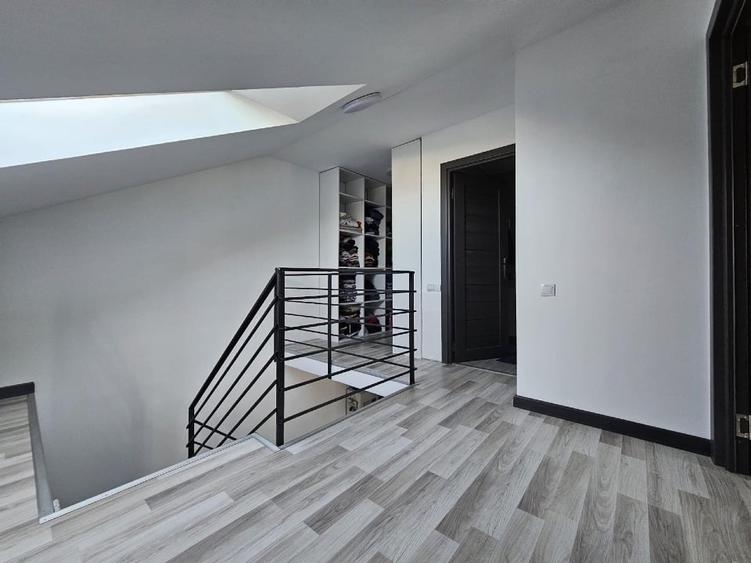 Apartament cu 3 camere decomandat, mobilat în Jucu