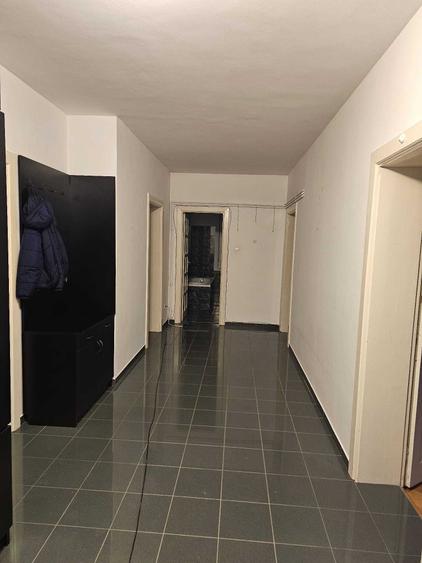 Apartament cu 3 camere decomandat în Ghiroda