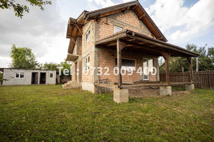 Casă cu 4 camere în Hălchiu