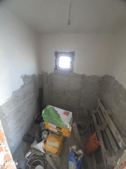 Casă cu 5 camere cu Teren 250 Mp în Clinceni