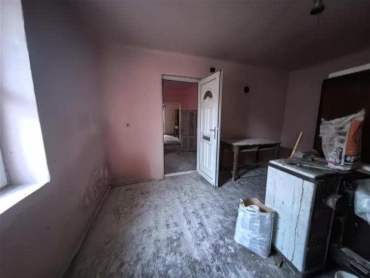 Casă individuală cu 3 camere cu Canalizare în Central