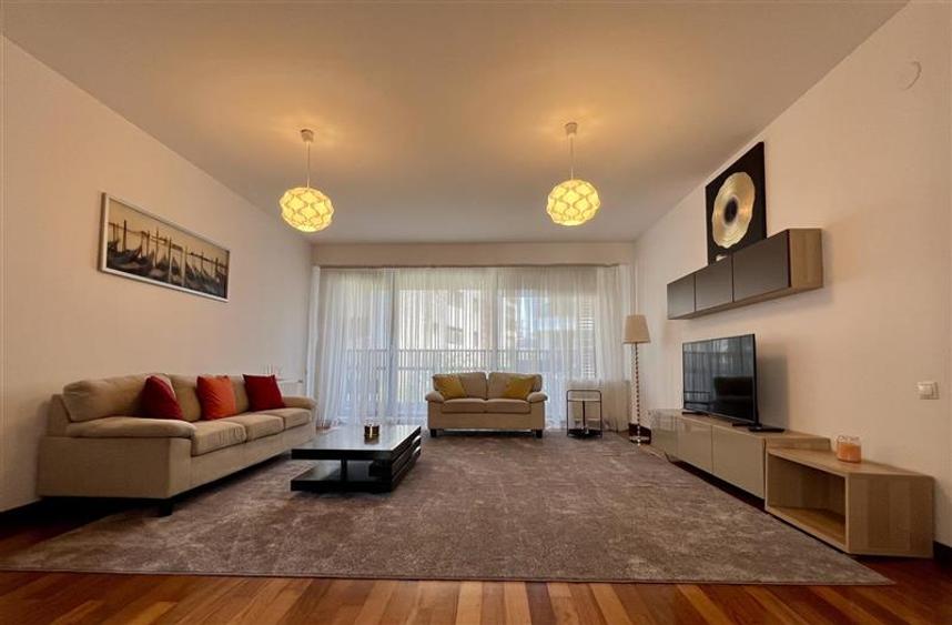 Apartament cu 5 camere decomandat, mobilat în Herăstrău