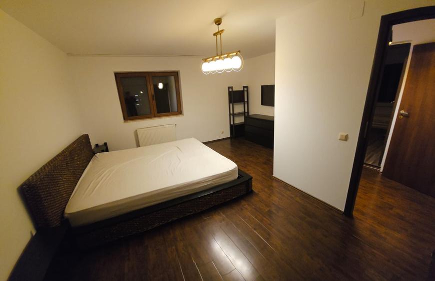 Apartament cu 3 camere decomandat în Drumul Taberei