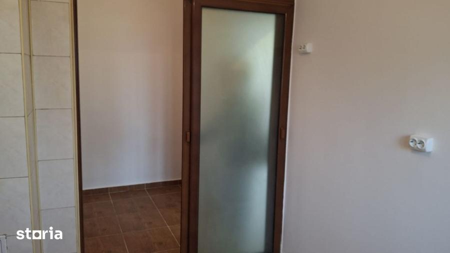 Apartament cu 2 camere semidecomandat în Colentina