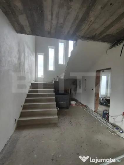 Casă cu 7 camere cu Teren 980 Mp în Sânmartin