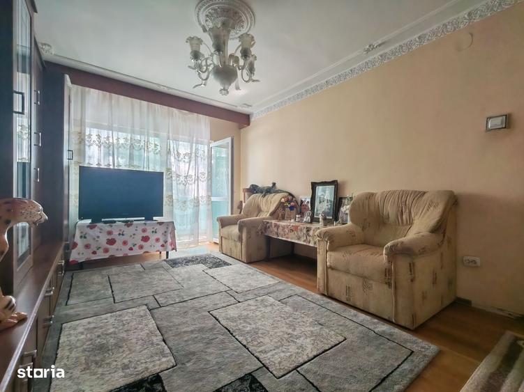 Apartament cu 4 camere decomandat în CET