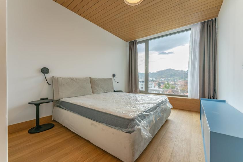 Apartament cu 4 camere decomandat, mobilat în Ultracentral