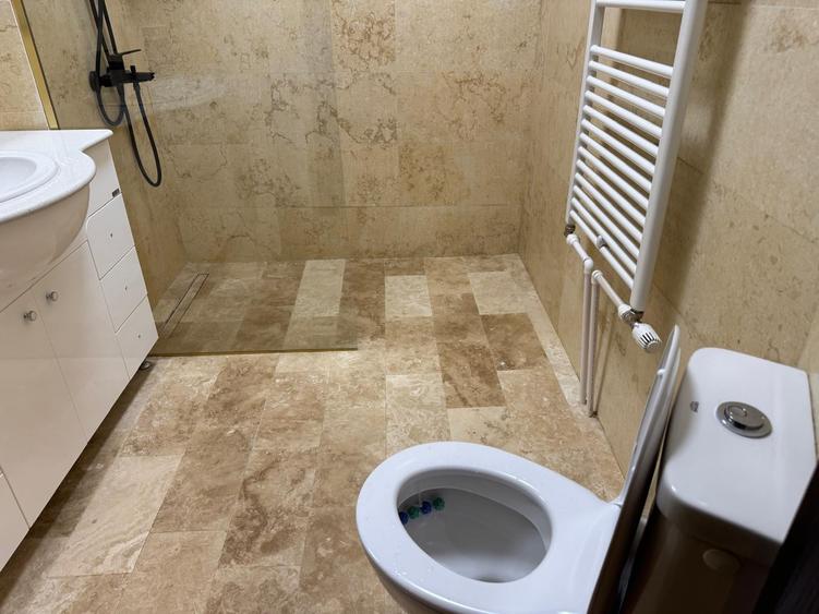 Apartament cu 4 camere semidecomandat în Cotroceni