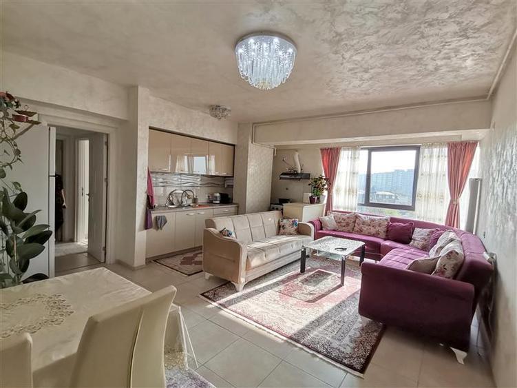 Apartament cu 4 camere semidecomandat în Colentina