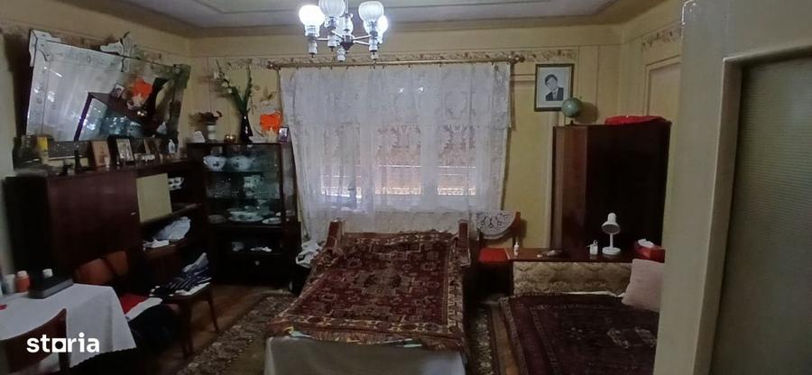 Casă cu 4 camere în Mănăstireni