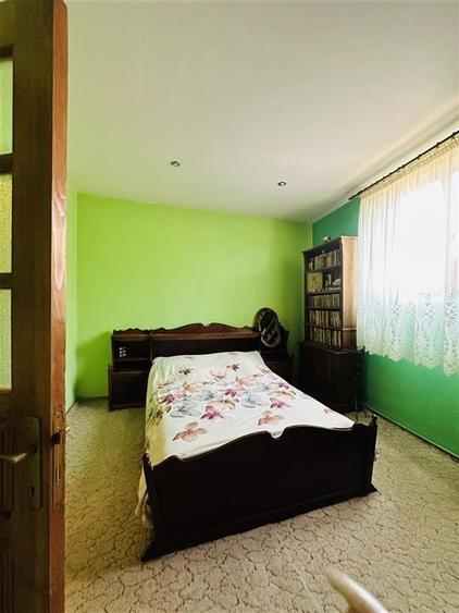 Casă cu 6 camere cu Canalizare în Ultracentral