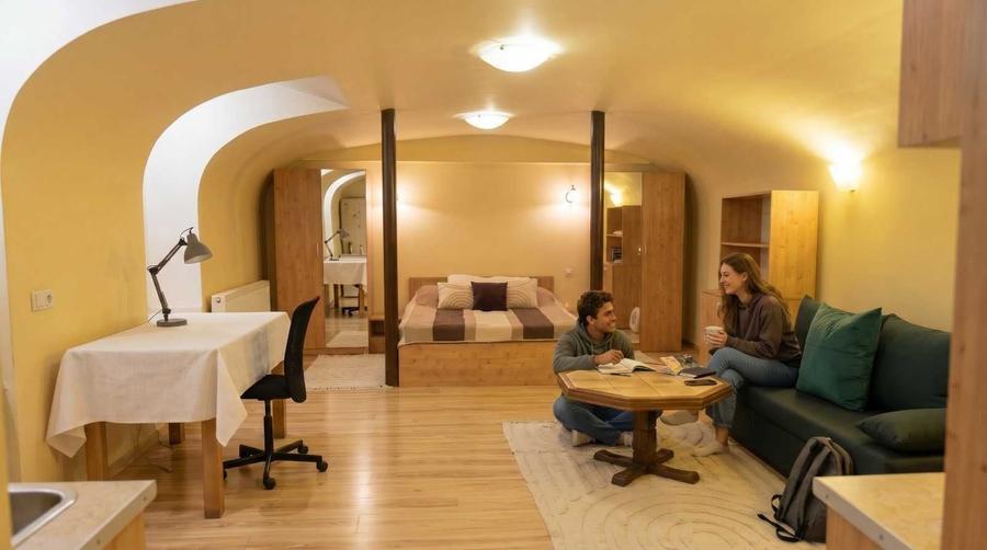 Apartament nedecomandat în Est
