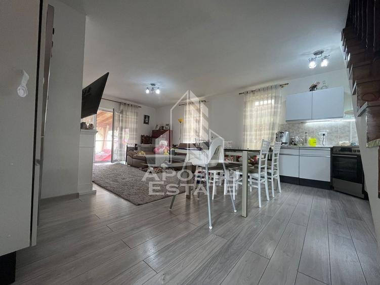 Duplex cu 4 camere cu Canalizare în Utvin