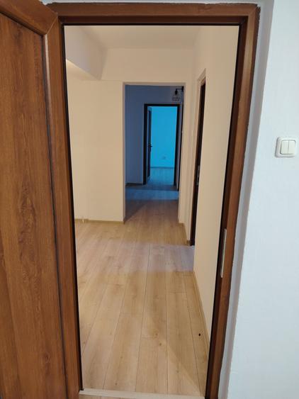 Apartament cu 3 camere decomandat în Nicolae Bălcescu
