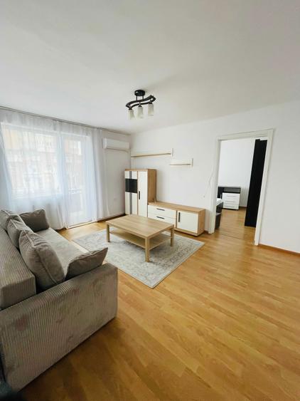 Apartament cu 3 camere semidecomandat în Ultracentral