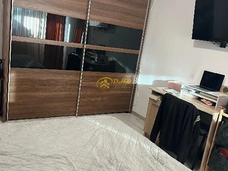 Apartament cu 2 camere decomandat în Hala Centrală