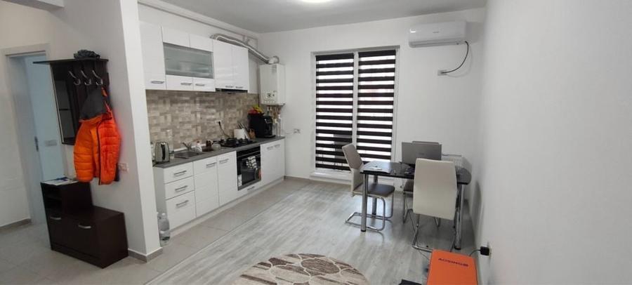Apartament cu 2 camere decomandat în Roșu