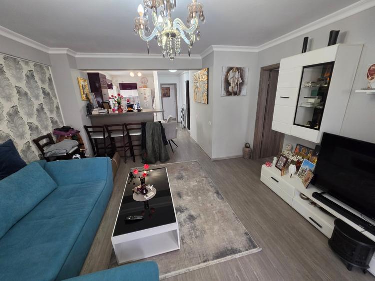 Apartament cu 3 camere semidecomandat, mobilat în 1 Decembrie 1918