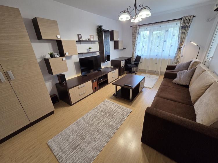 Apartament cu 2 camere decomandat în Nicolina
