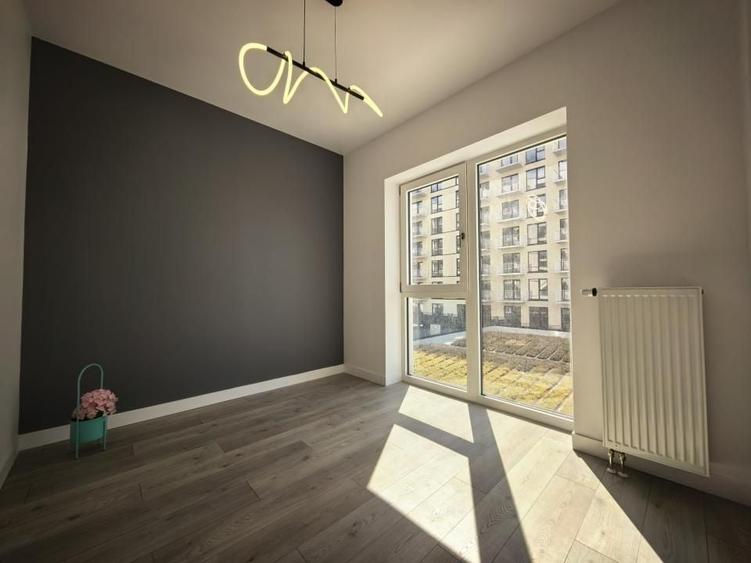 Apartament cu 3 camere semidecomandat în Baza 3