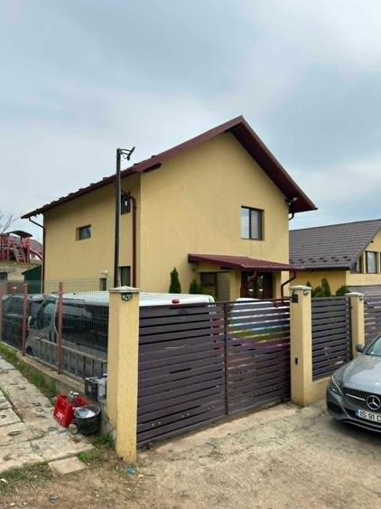 Casă cu 4 camere în Valea Adâncă