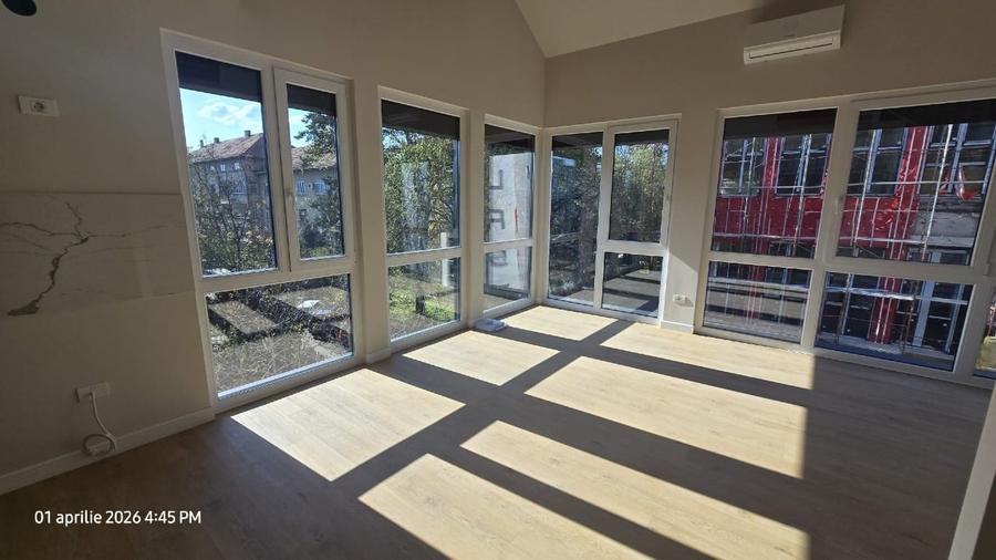 Apartament cu 3 camere semidecomandat în Complex Studențesc