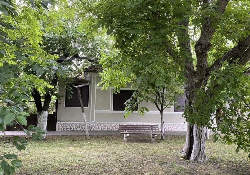 Casă cu 6 camere cu Teren 620 Mp în Exterior Vest