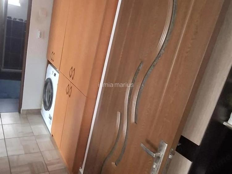Apartament 2 camere, semidecomandat, Craiovita Noua