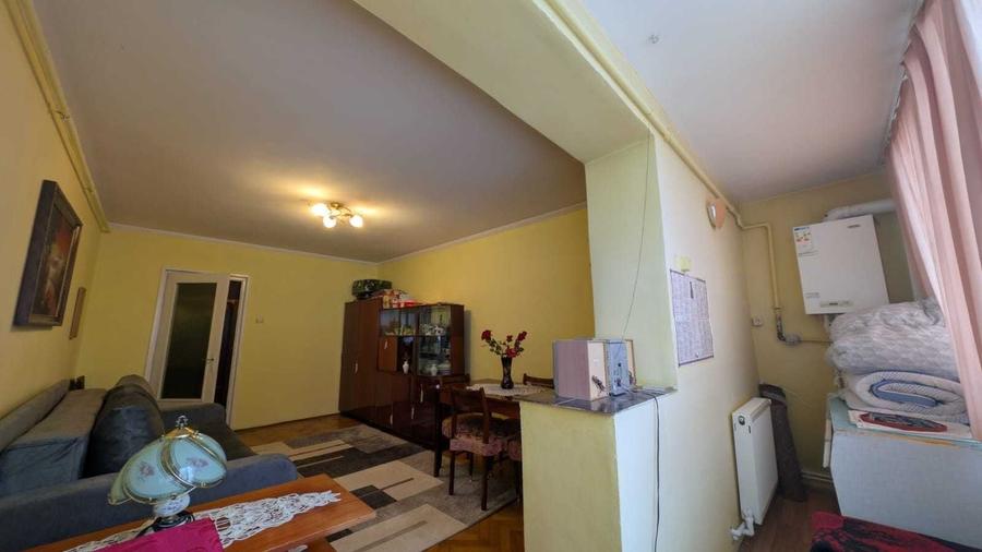 Apartament cu 2 camere decomandat în Petros