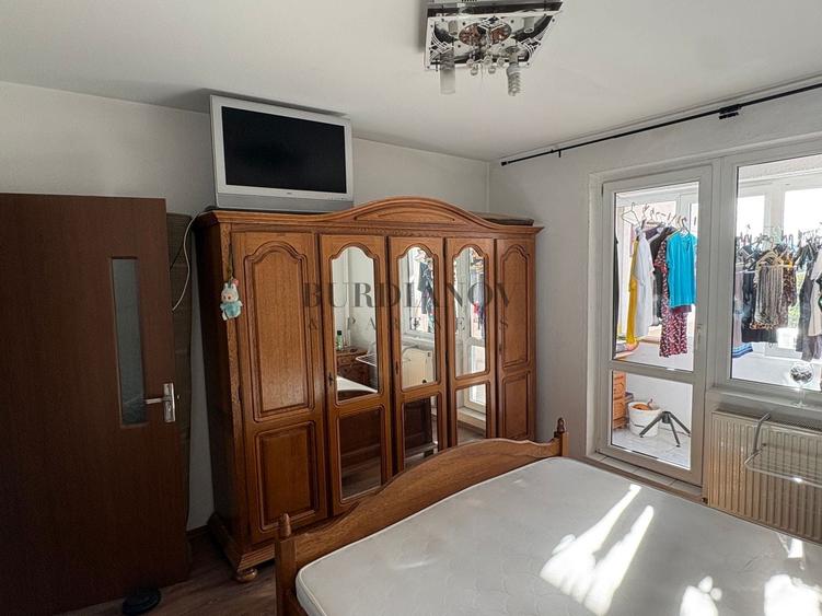 Apartament cu 3 camere semidecomandat în Titan