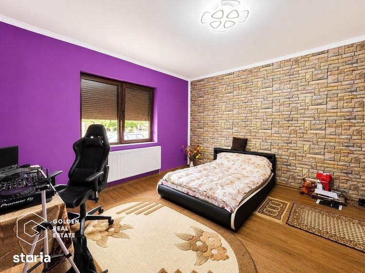 Casă cu 5 camere decomandat cu Teren 2355 Mp în Ususău