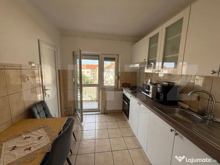 Apartament cu 2 camere decomandat, mobilat în Carpați 2