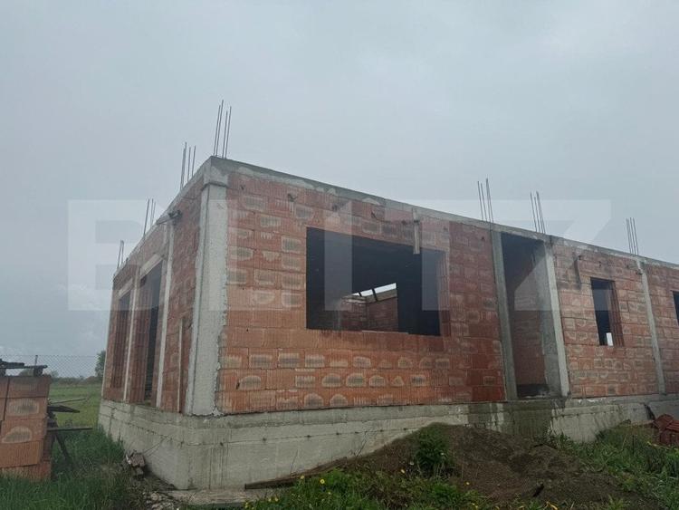 Duplex cu 4 camere cu Canalizare în Central