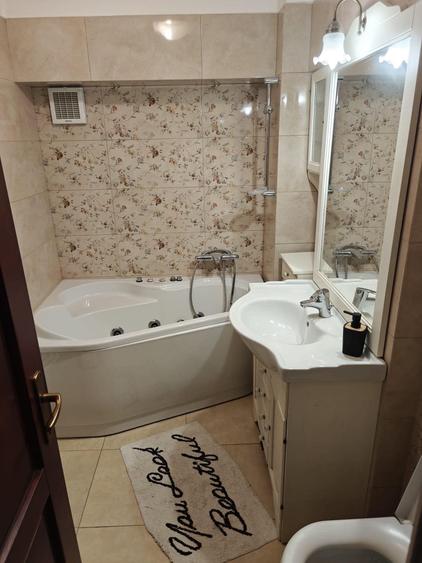 Apartament cu 4 camere decomandat în Central