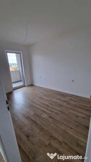 Apartament cu 2 camere decomandat în Vest