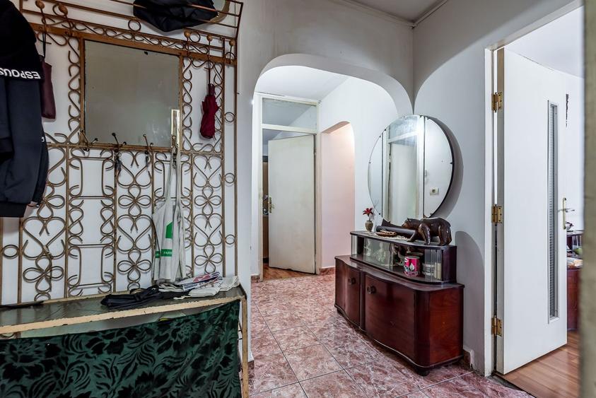 Apartament cu 3 camere decomandat în Confecții