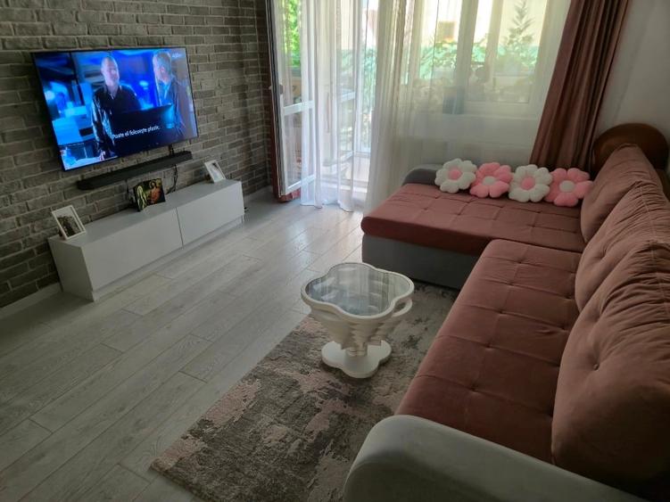 Apartament cu 2 camere decomandat, mobilat în Central