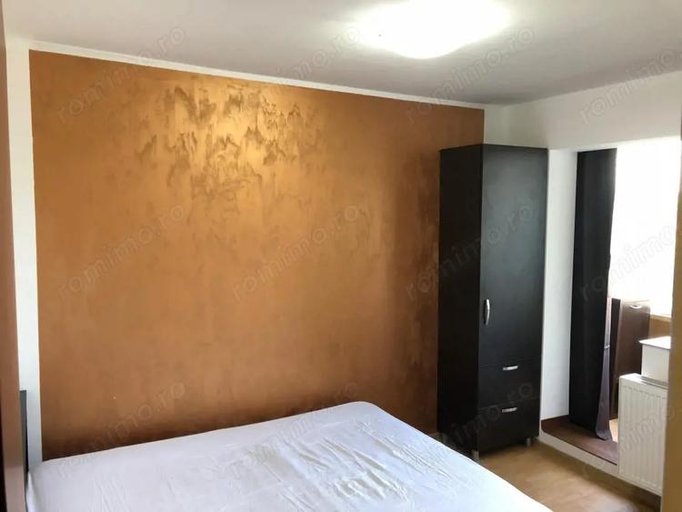 Apartament cu 3 camere semidecomandat, mobilat în Bucovina