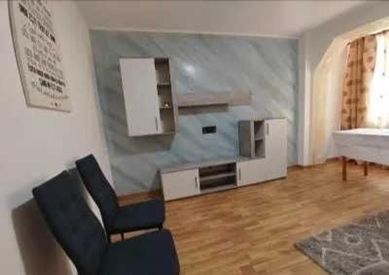 Apartament cu 3 camere decomandat în Sud