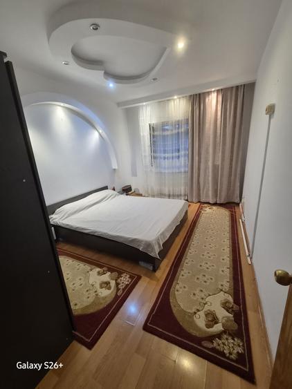 Apartament cu 3 camere decomandat în Stadion